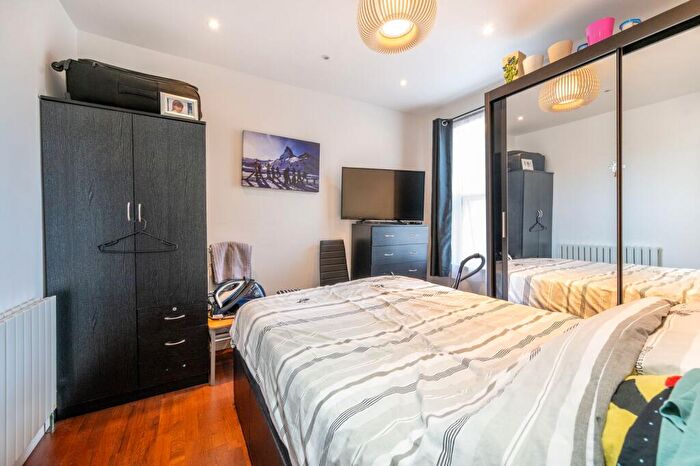 2 Bedroom Flat For Sale In Stratford Road, Plaistow, London, E13