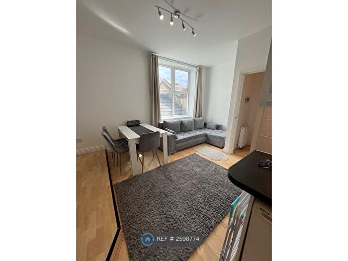 1 Bedroom Flat To Rent In Trafalgar Road, London, SE10