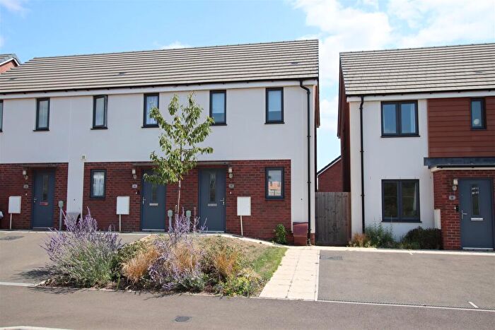 2 Bedroom End Of Terrace House For Sale In Moore Meadow, Tithebarn, Exeter, EX1