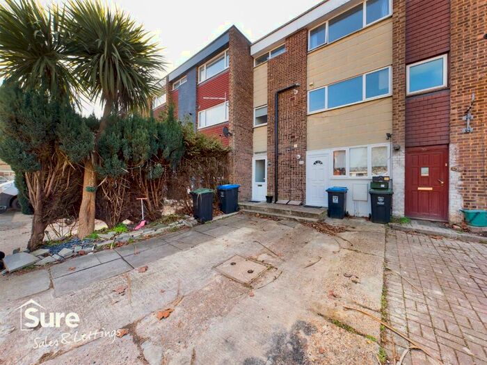 3 Bedroom Maisonette To Rent In Westerdale, Hemel Hempstead, Hertfordshire, HP2