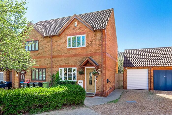 3 Bedroom Semi-Detached House For Sale In Redhuish Close, Furzton, MK4