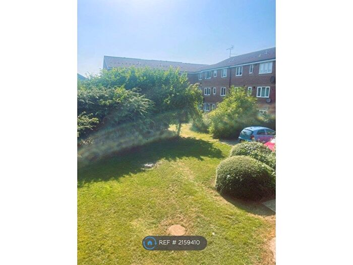 1 Bedroom Flat To Rent In Leecon Way, Essex, SS4