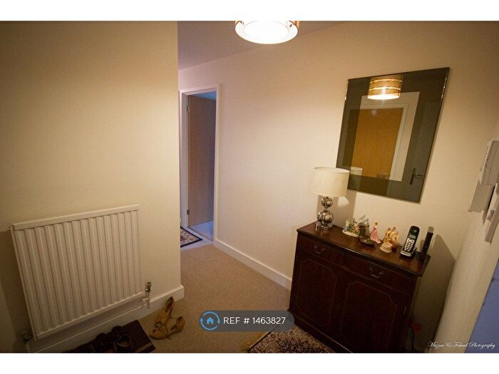 2 Bedroom Flat To Rent In Valley Road, Uxbridge, UB10