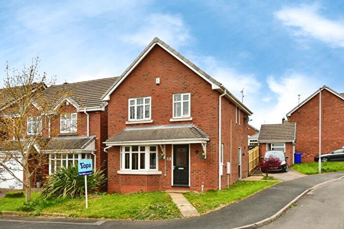 3 Bedroom Detached House For Sale In George Eardley Close, Tunstall, Stoke-on-trent, ST6