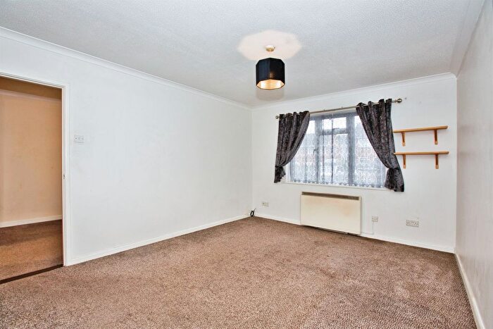 1 Bedroom Flat For Sale In Kiddles, Yeovil, BA21