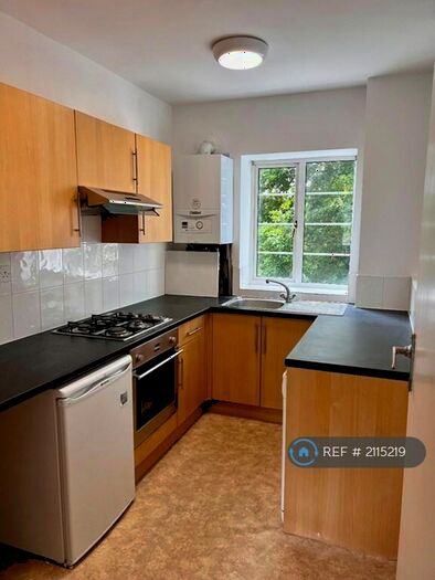2 Bedroom Flat To Rent In Malford Court, London, E18