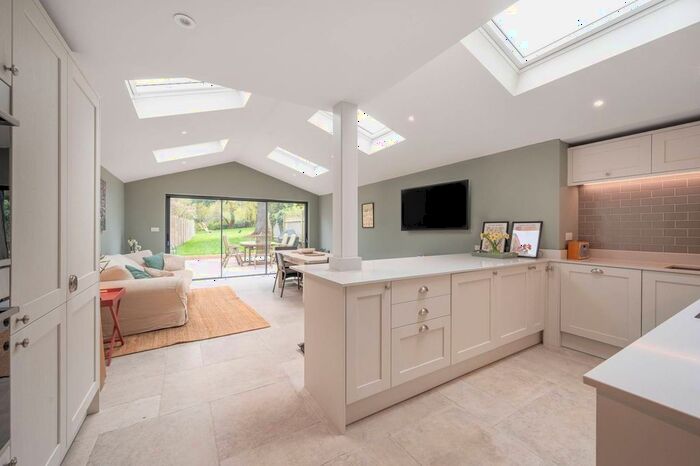 3 Bedroom Semi-Detached House To Rent In Hillview Road, Mill Hill, London, NW7