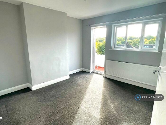 1 Bedroom Maisonette To Rent In Hampden Way, London, N14
