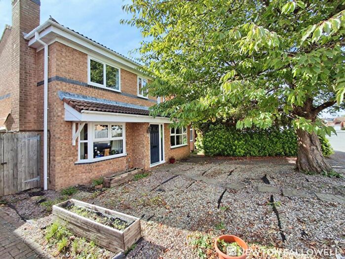 4 Bedroom Detached House For Sale In Piccadilly Way, Morton, PE10