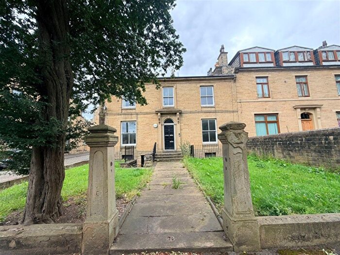 4 Bedroom Block Of Flats For Sale In Elizabeth Street, Bradford, BD5