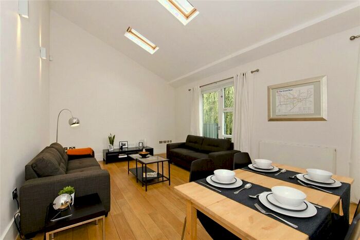 2 Bedroom Mews To Rent In Prices Mews, Kings Cross, N1