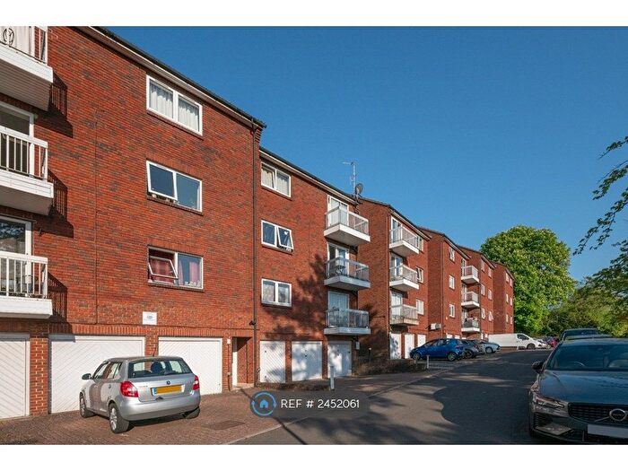2 Bedroom Flat To Rent In Theresas Walk, South Croydon, CR2