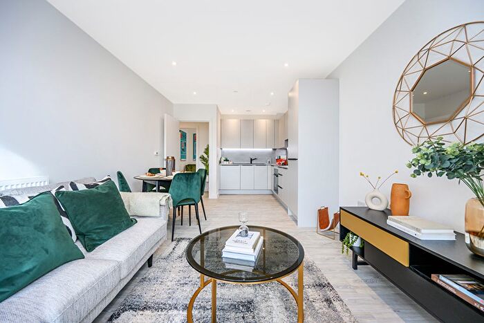 2 Bedroom Flat For Sale In London Road, Brentford - Hounslow, TW8