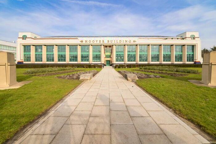 2 Bedroom Flat To Rent In Western Avenue, Perivale, Greenford, UB6