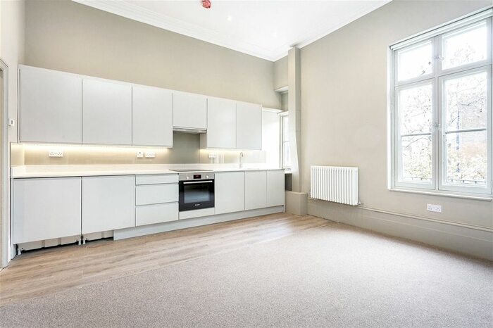 1 Bedroom Flat To Rent In Chepstow Crescent, London, W11