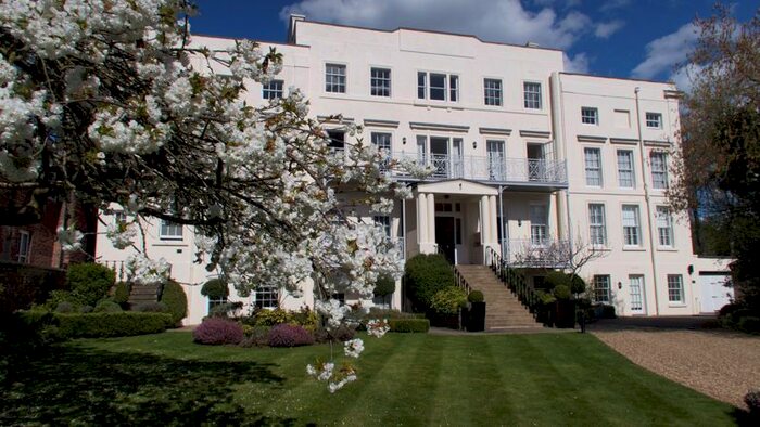 1 Bedroom Flat To Rent In Hampton Court Road, East Molesey, KT8