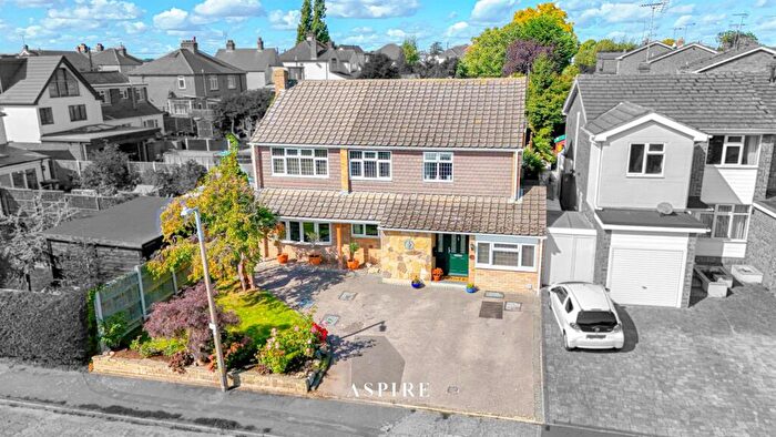 5 Bedroom Detached House For Sale In Video Tour - Bedford Close, Rayleigh, SS6