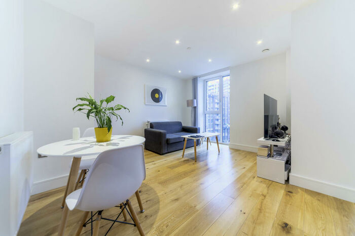 Apartment To Rent In Sovereign Tower, Emily Street, Canning Town, London, E16