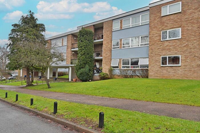 2 Bedroom Flat To Rent In Ivinghoe Road, Bushey, WD23
