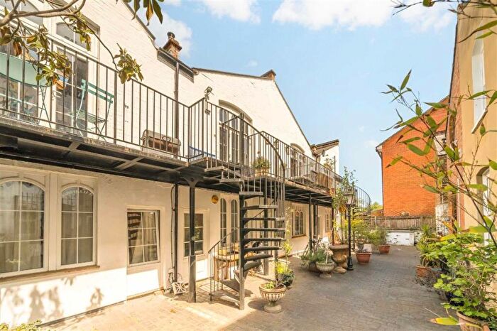 2 Bedroom Flat For Sale In Ashfield Yard, Whitechapel, E1