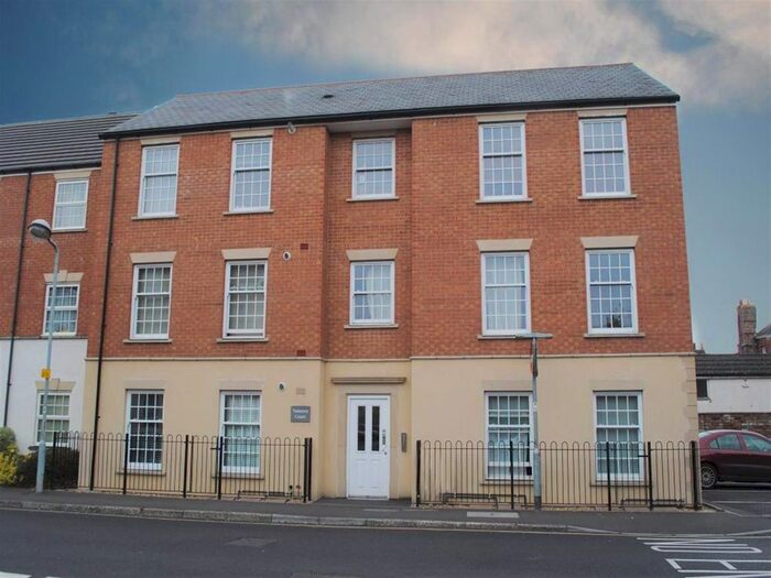 2 Bedroom Flat To Rent In Tanners Court, Somerset, TA1