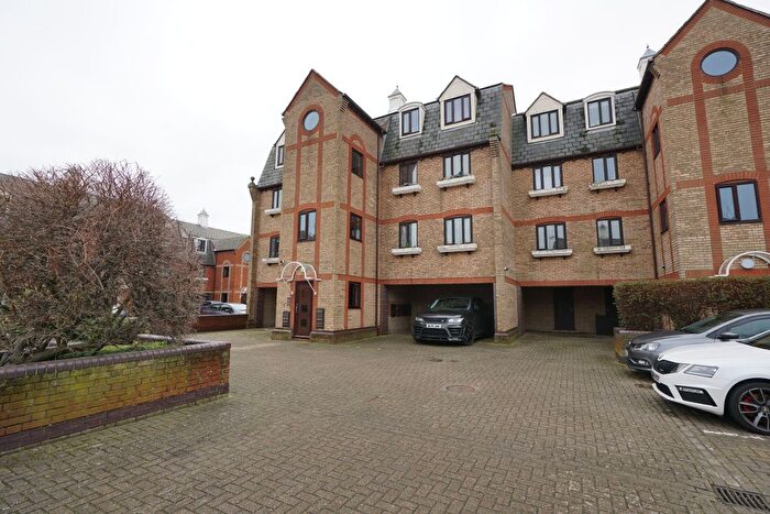 2 Bedroom Flat To Rent In Brick Court, Jetty Walk, Grays, RM17