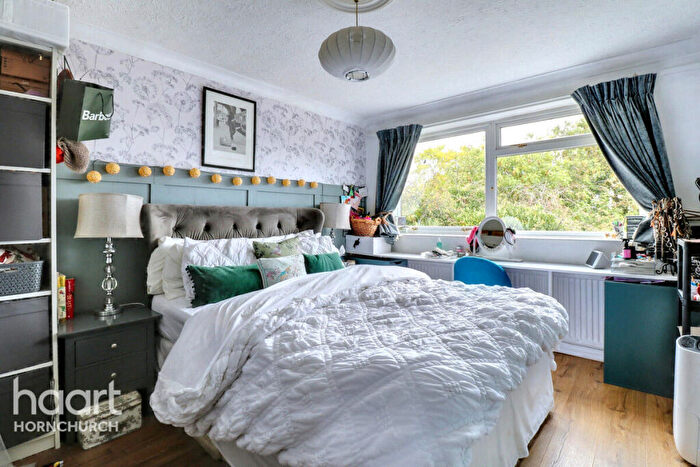 2 Bedroom Apartment For Sale In Randall Drive, Hornchurch, RM12