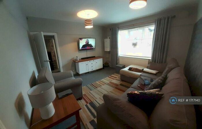 2 Bedroom Flat To Rent In Washway Road, Sale, M33