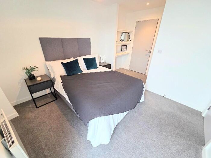 2 Bedroom Apartment To Rent In Vox, M15