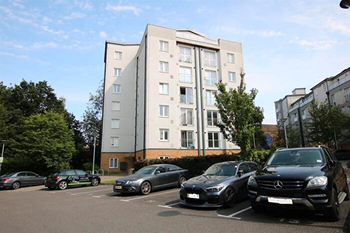 2 Bedroom Apartment For Sale In West Green Drive, Crawley, RH11
