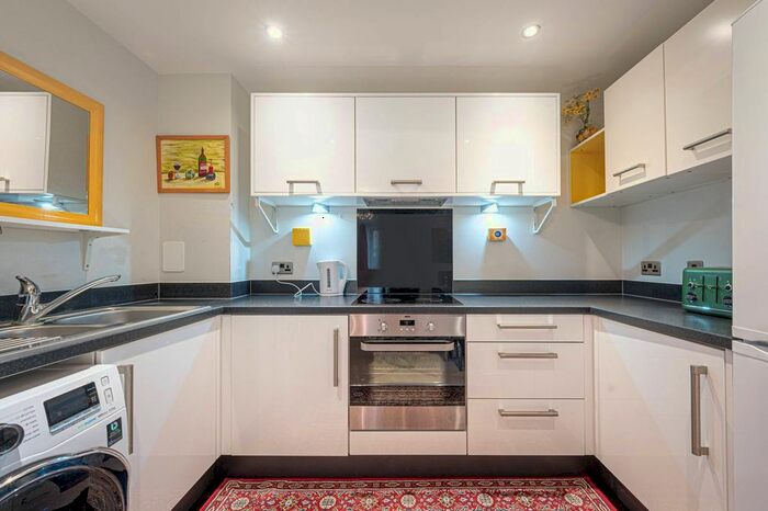 2 Bedroom Flat To Rent In Needleman Close, Barnet, London, NW9