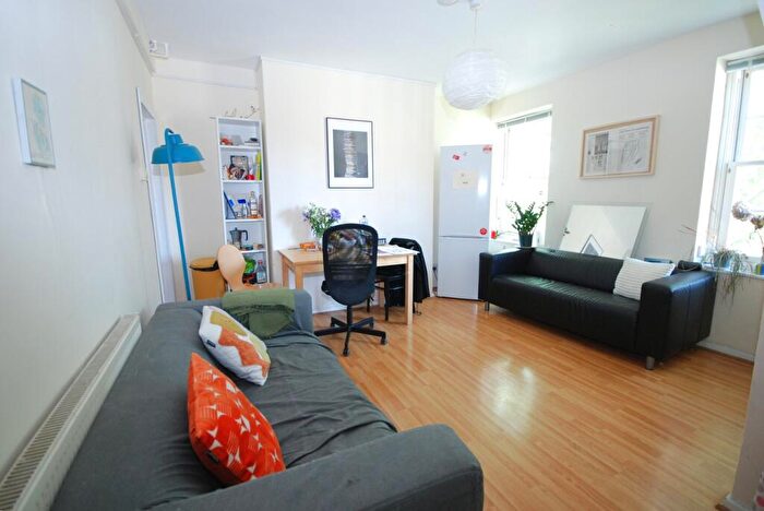 4 Bedroom Flat To Rent In Walnut Tree Walk, London, SE11