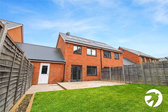 3 Bedroom Semi-Detached House To Rent In Havelock Drive, Greenhithe, Kent, DA9