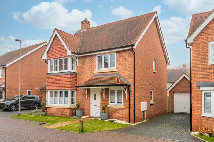 4 Bedroom Detached House For Sale In Charman Gardens, Ifield, RH11