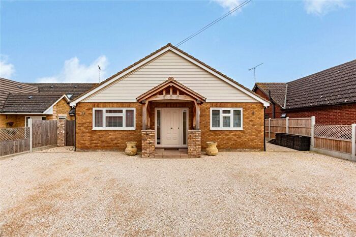 3 Bedroom Detached Bungalow For Sale In Sugden Avenue, Wickford, Essex, SS12