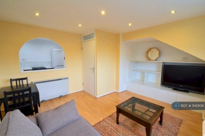 2 Bedroom Flat To Rent In Haxby Court, Cardiff, CF10