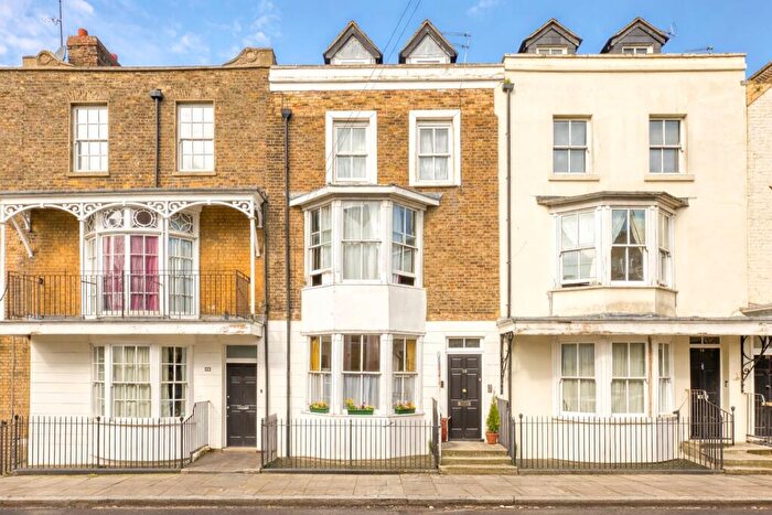 2 Bedroom Flat For Sale In Bellevue Road, Ramsgate, Kent, CT11