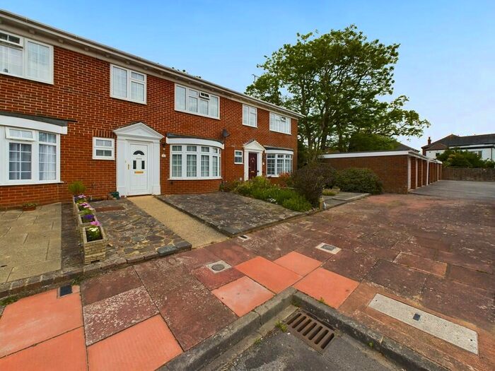 3 Bedroom Terraced House To Rent In Langham Gardens, Worthing, BN11