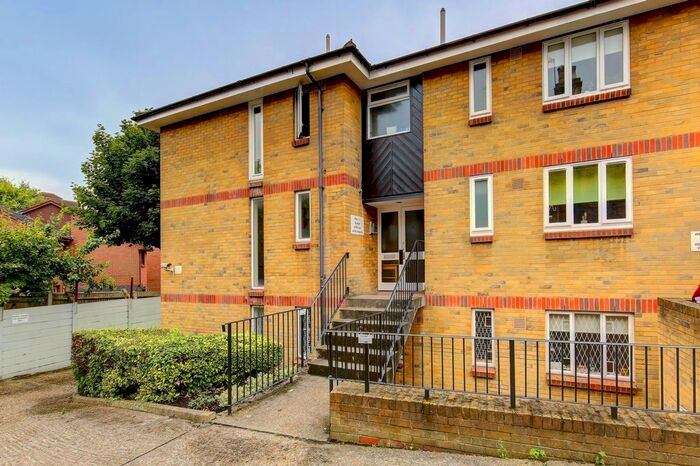 1 Bedroom Flat To Rent In Denton Street, Wandsworth, SW18