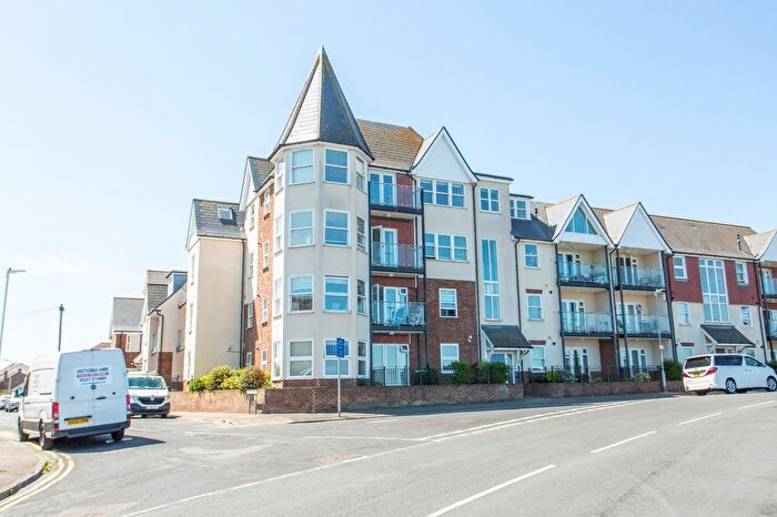 2 Bedroom Flat For Sale In Western Esplanade, Herne Bay, Kent, CT6