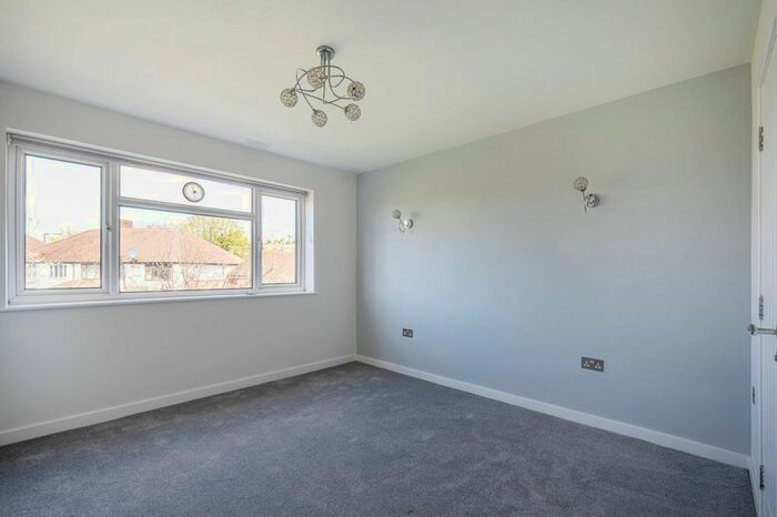 2 Bedroom Flat To Rent In Eversley Park Road, Winchmore Hill, London, N21