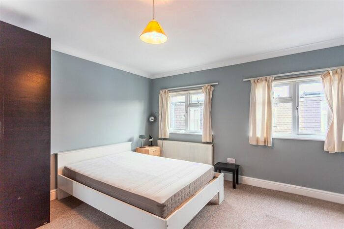 3 Bedroom Property To Rent In Galloway Road, London, W12