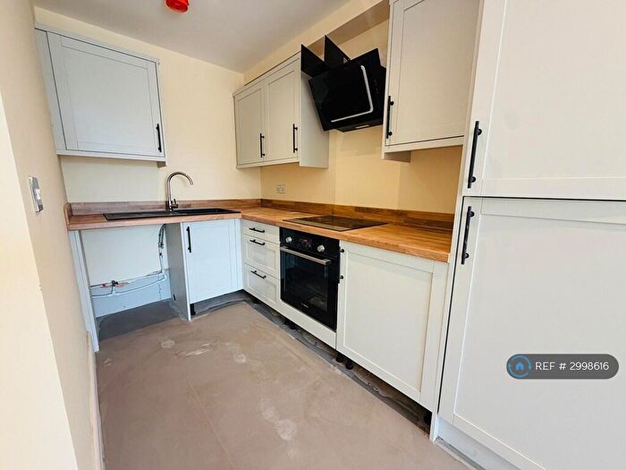 1 Bedroom Flat To Rent In Richardshaw Lane, Pudsey, LS28