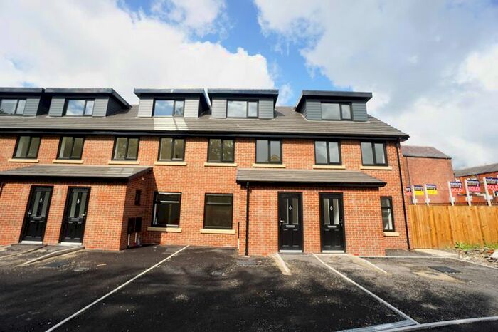 3 Bedroom Semi-Detached House To Rent In Yew Tree Close, Bolton, BL1