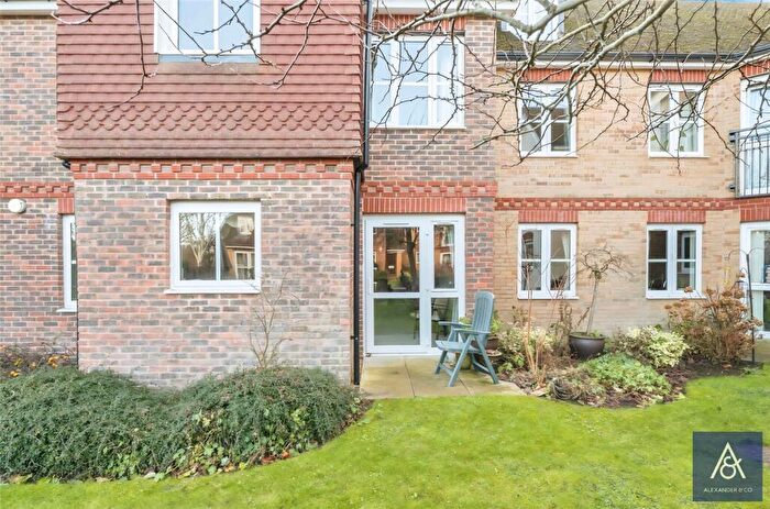 2 Bedroom Apartment For Sale In Buckingham Road, Brackley, Northamptonshire, NN13