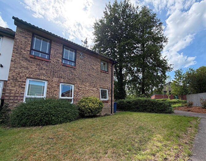 Studio To Rent In Hellyer Way, Bourne End, SL8