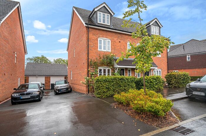 4 Bedroom Semi-detached House For Sale In Heighes Drive, Alton, Hampshire, GU34