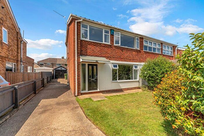 3 Bedroom Semi-Detached House For Sale In Ancaster Avenue, Scartho, DN33