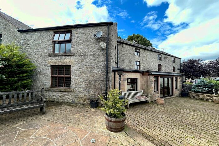 3 Bedroom Terraced House For Sale In Hernstone Lane, Peak Forest, Buxton, SK17