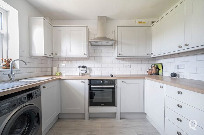 2 Bedroom Bungalow For Sale In Minterne Avenue, Sittingbourne, Kent, ME10